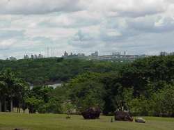 Parque La Llovizna y Puerto Ordaz al fondo