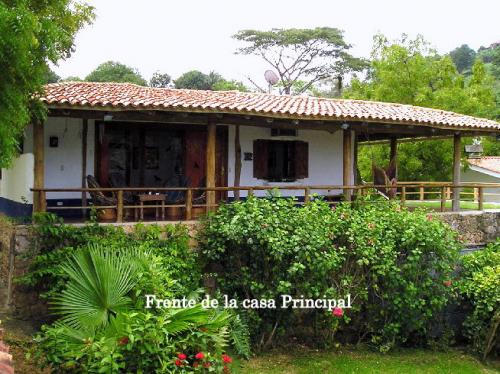 Casa y Caba�a Falcon Mar