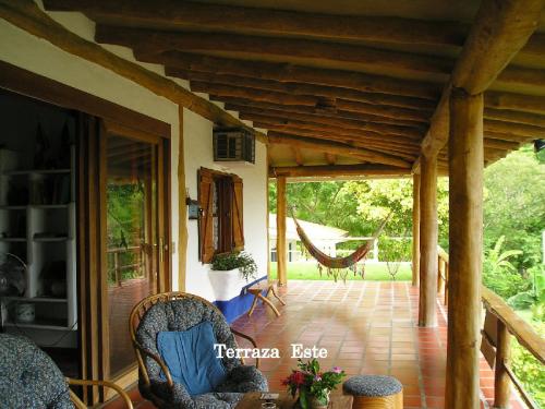Casa y Caba�a Falcon Mar