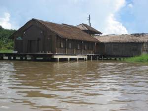 Escuela en la Laguna de Sinamaica