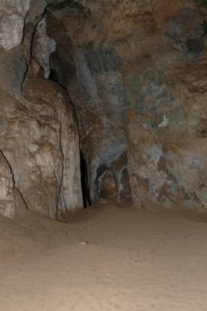 dentro de la cueva del indio