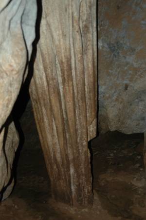 en la entrada cueva del indio