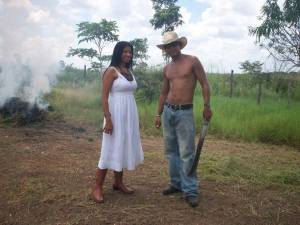 SON CAMPESINOS LOS QUE EN EL CAMPO TRABAJAN