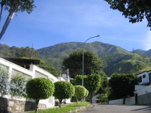 El Guaraira Repano desde una Calle de Horizonte Caracas