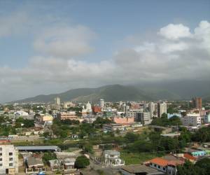 Porlamar toma hecha desde la Santiago Mari&ntilde;o / y Catedral