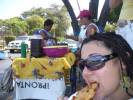 Probando la empanada de caz&oacute;n