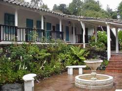 Patio del hotel los Frailes