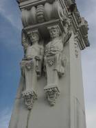 Columna del Arco de Carabobo en detalle