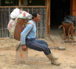 Pemón con un guayare