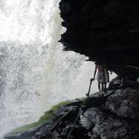 Debajo de la Cascada del Capo