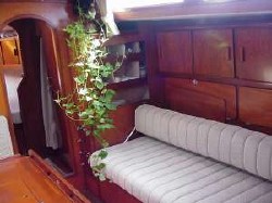 El interior del velero, Koala