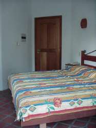 Cama de la habitaci�n del hotel
