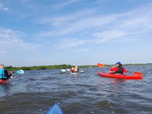 Se inicia la navegacin con kayak en el lago de Maracaibo