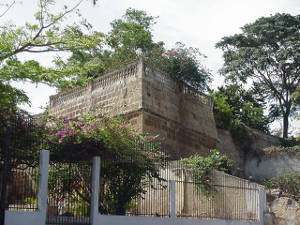 Maison en ruines en Cuman