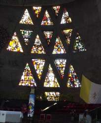 Vitral detrs del altar