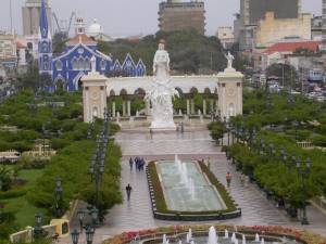 Monumento de la virgen Chinita de la ciudad de maracaibo