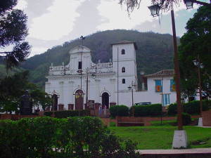 Place Bolivar et église