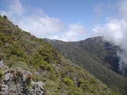 La fila maestra: detrás, la vertiente norte que da hacia el mar
