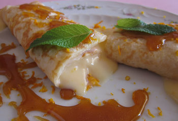 Crepes rellenas de crema de naranja