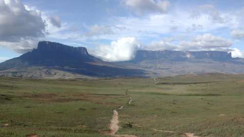 The Kukenan on the left and the Roraima on the right