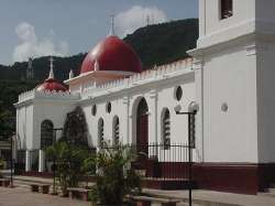 Catedral al lado del Río Caribe