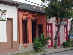 Casas cerca del Río Caribe
