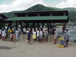 Markt in dem Fluss Caribe