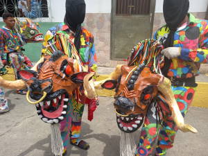 Dos máscaras de toro